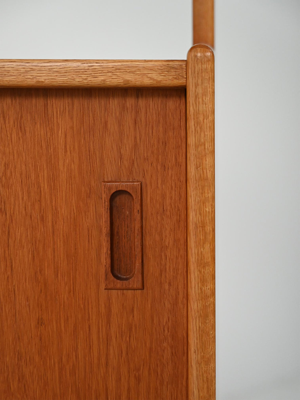 Libreria scandinava anni 60 in teak con vano contenitore 10