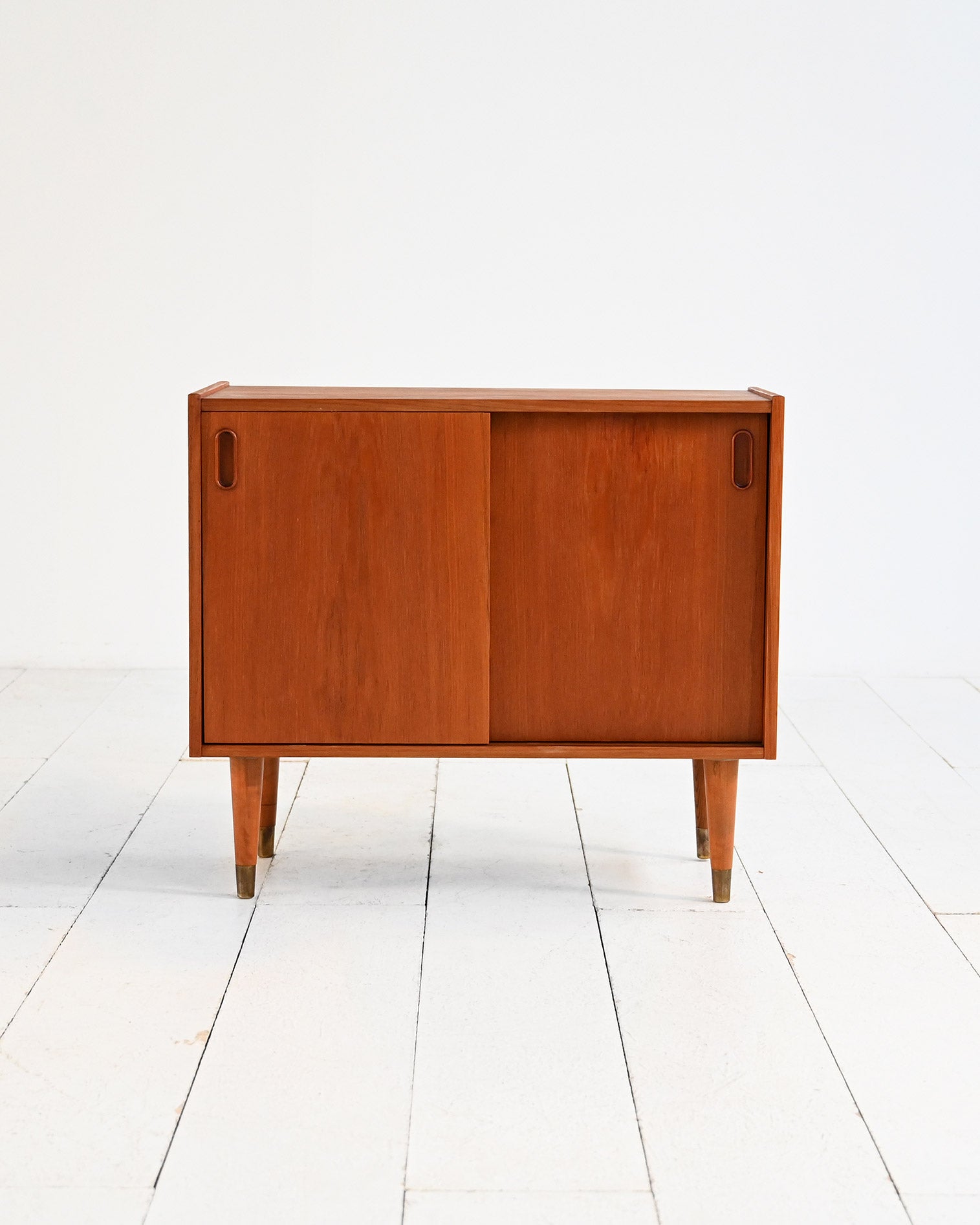 Cabinet scandinavo mid-century in teak, anni '50