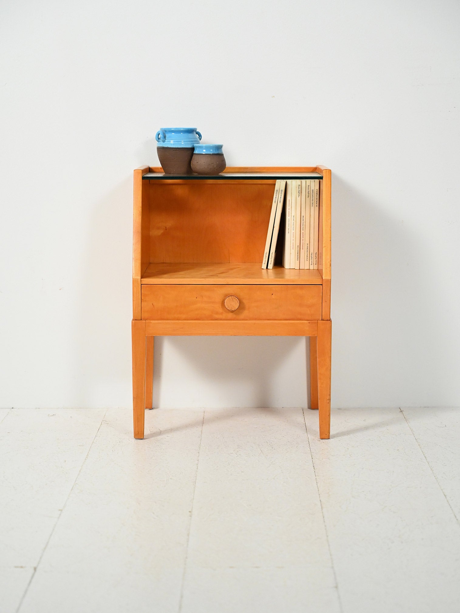 Comodino scandinavo vintage in radica di betulla