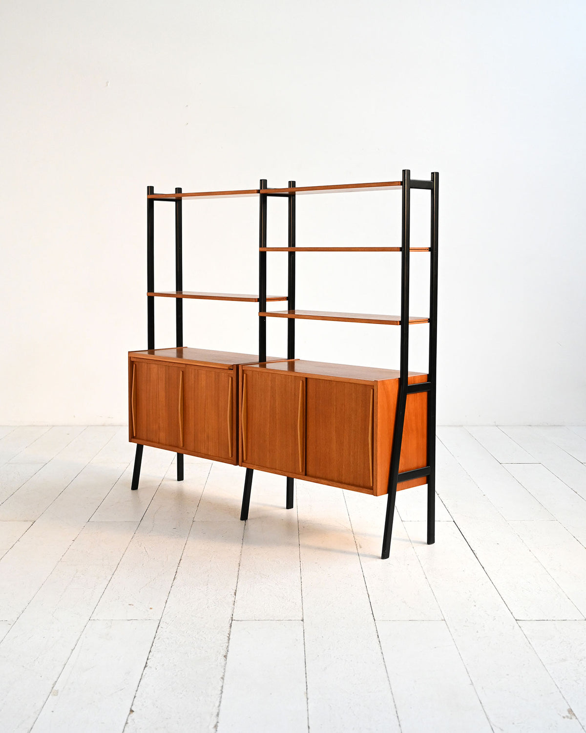 Libreria doppia scandinava in teak con montanti neri, anni ’60 3