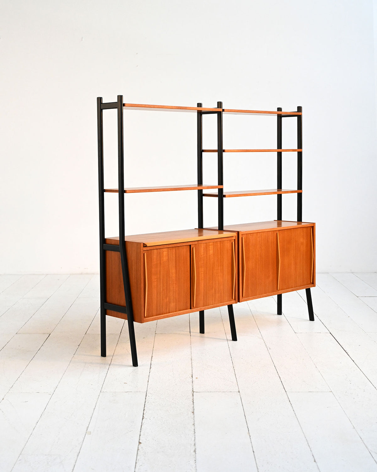 Libreria doppia scandinava in teak con montanti neri, anni ’60 4