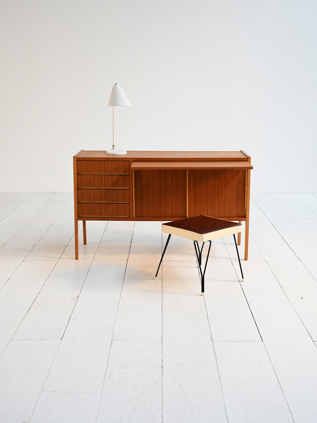 Sideboard scandinavo con scrittoio a scomparsa in teak, anni ’60