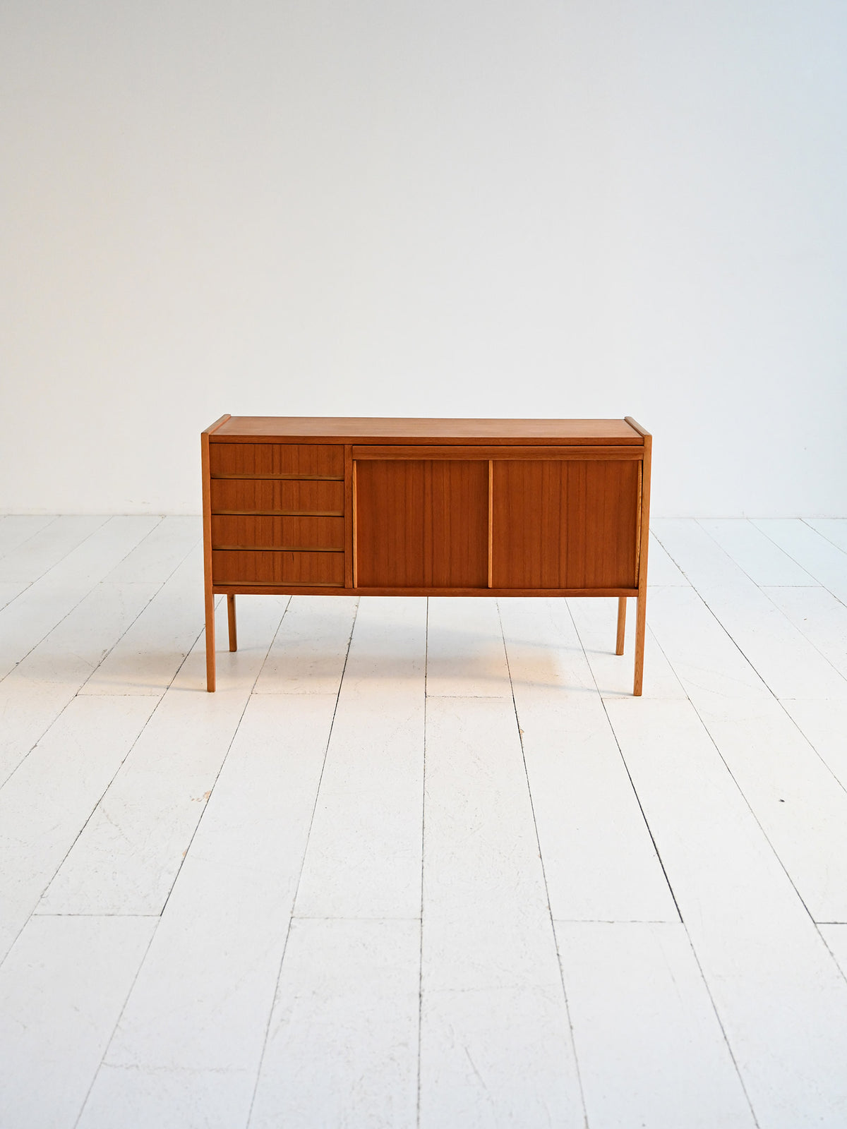 Sideboard scandinavo con scrittoio a scomparsa in teak, anni ’60 1