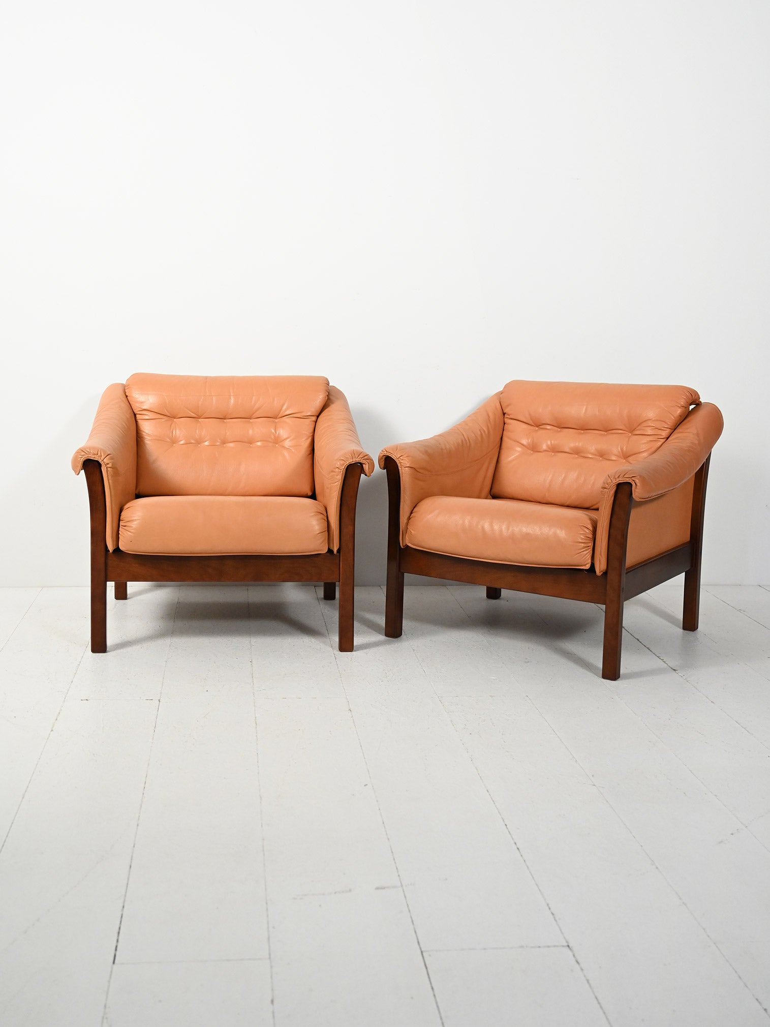 Coppia di poltrone scandinave anni Cinquanta in pelle 1