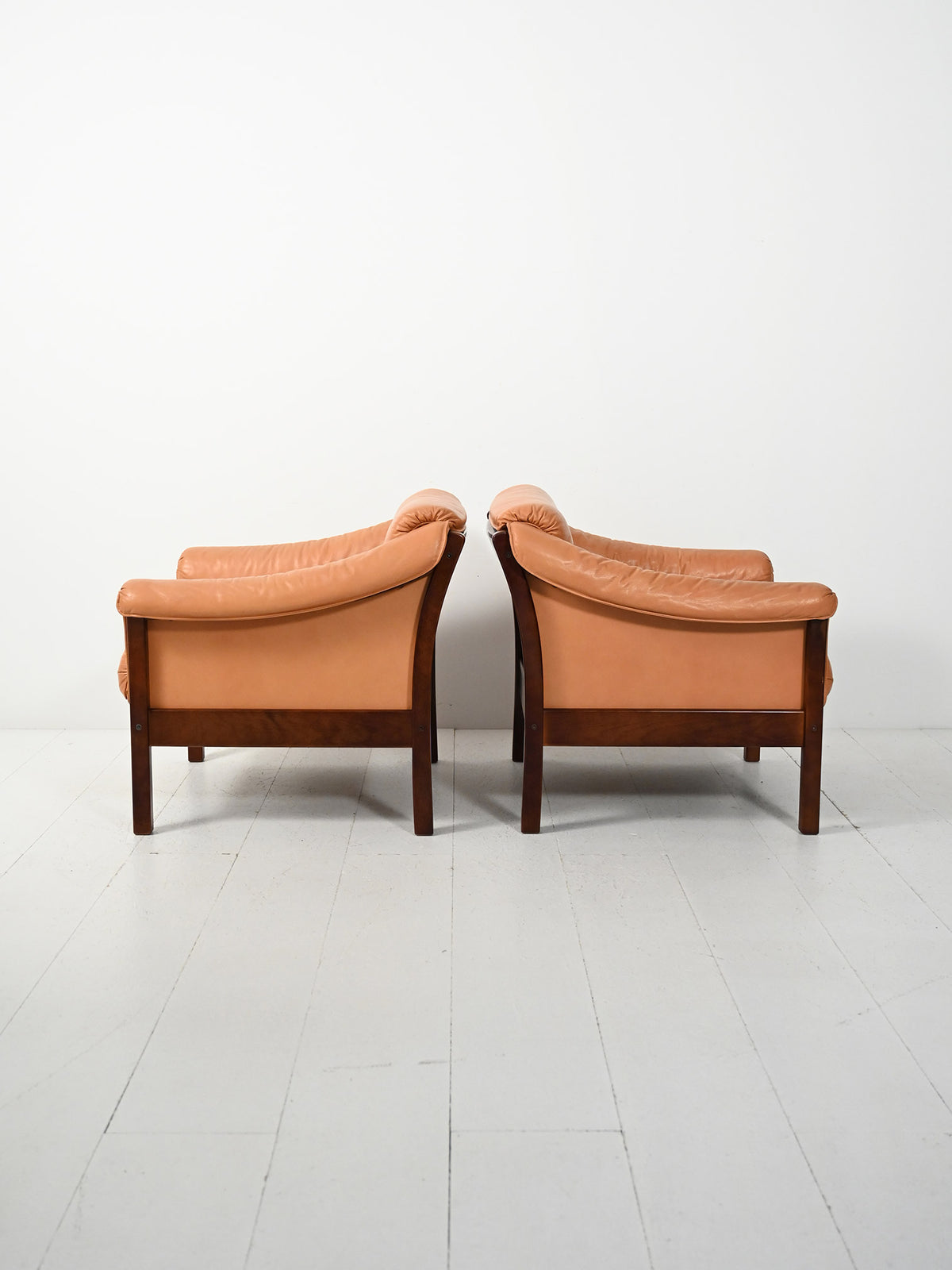 Coppia di poltrone scandinave anni Cinquanta in pelle