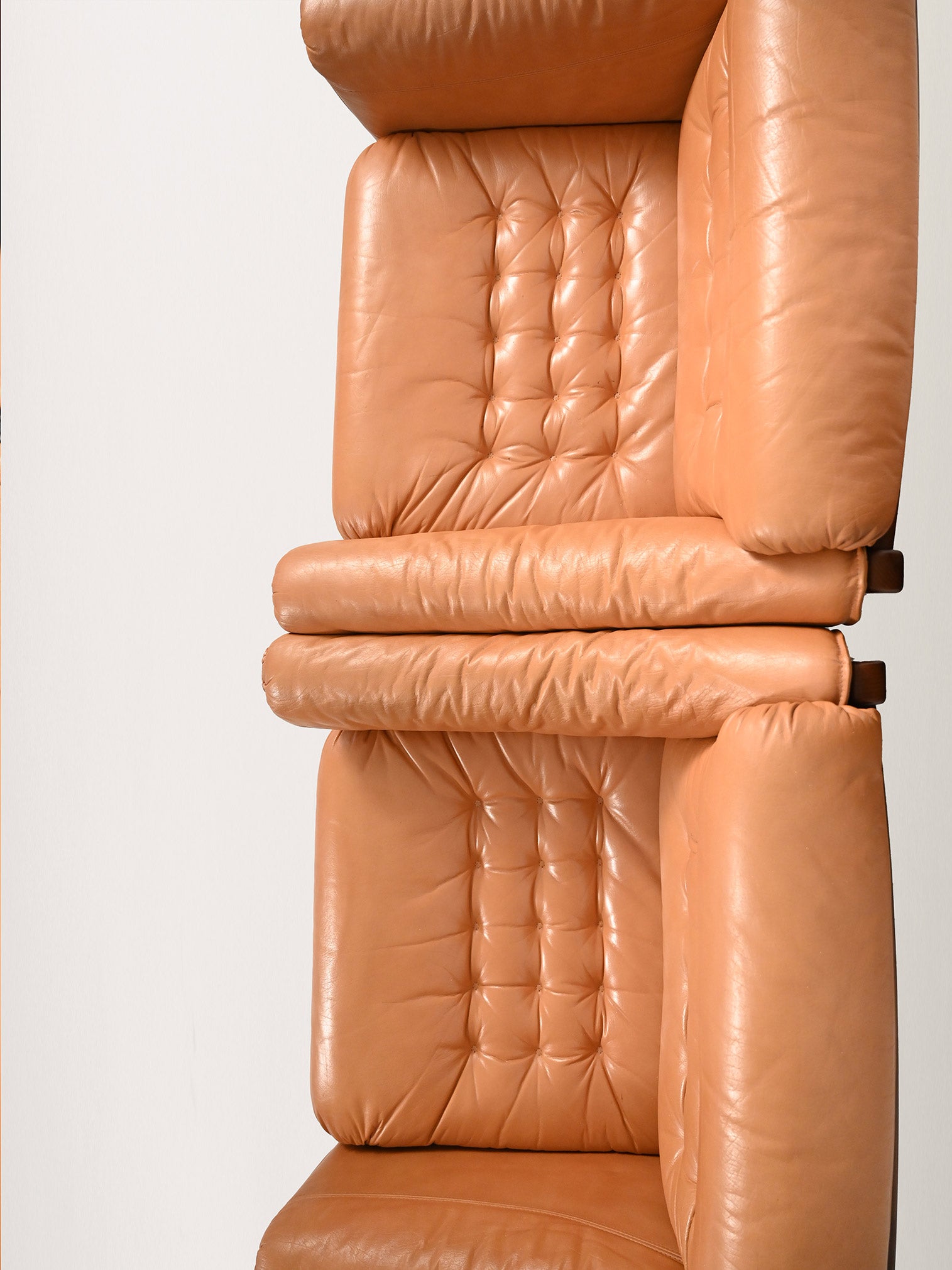 Coppia di poltrone scandinave anni Cinquanta in pelle 8