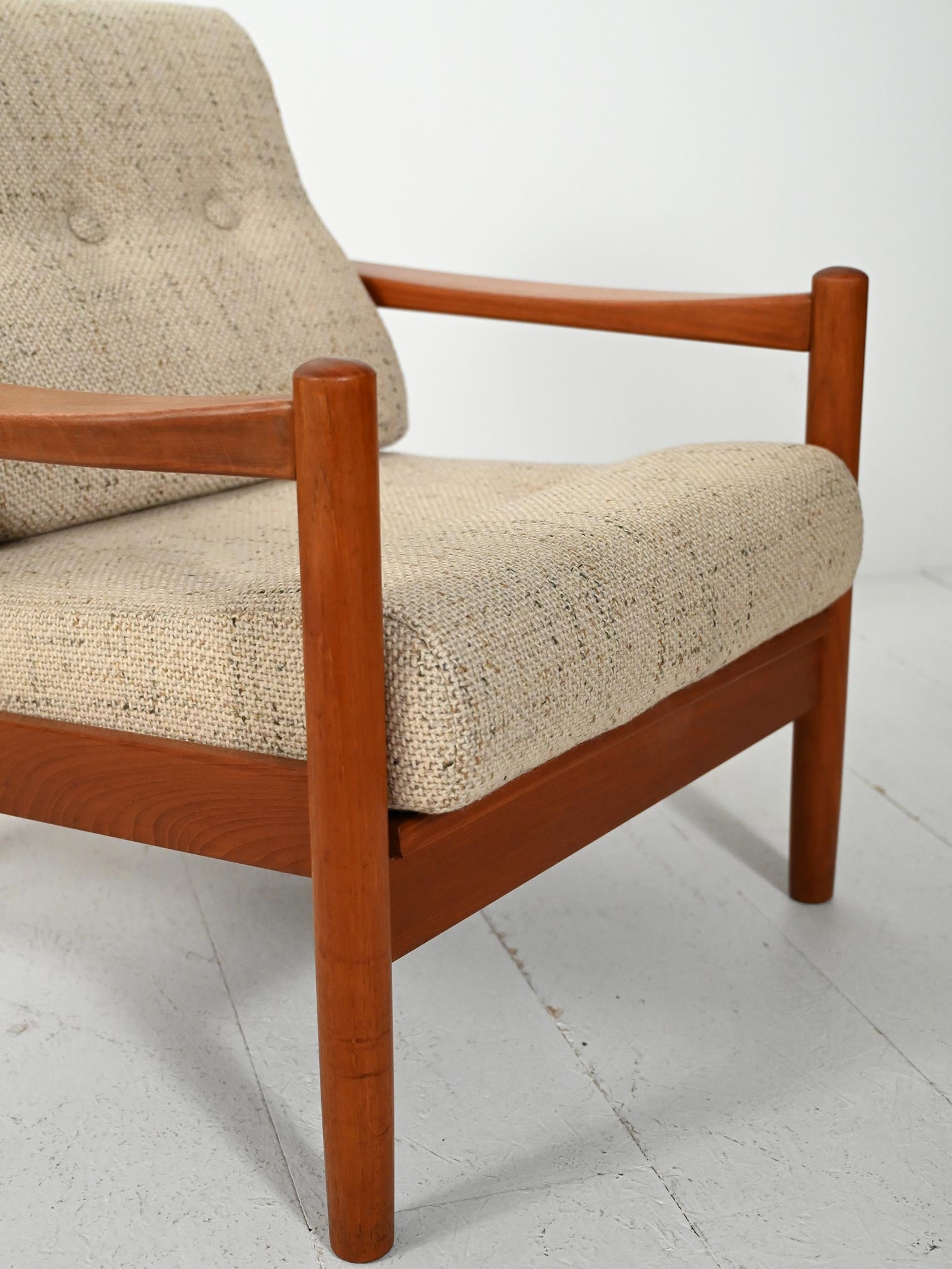 Coppia di poltrone danesi con cuscini beige anni 50 5