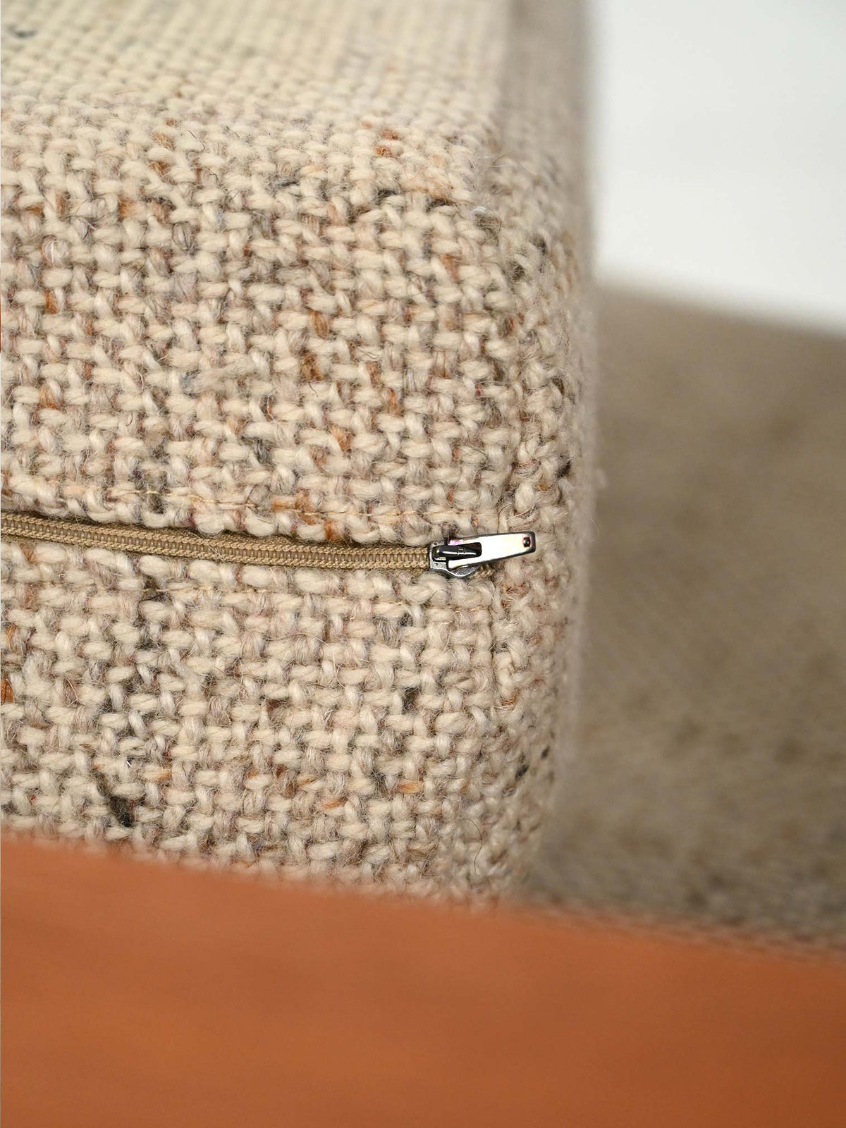 Coppia di poltrone danesi con cuscini beige anni 50 7