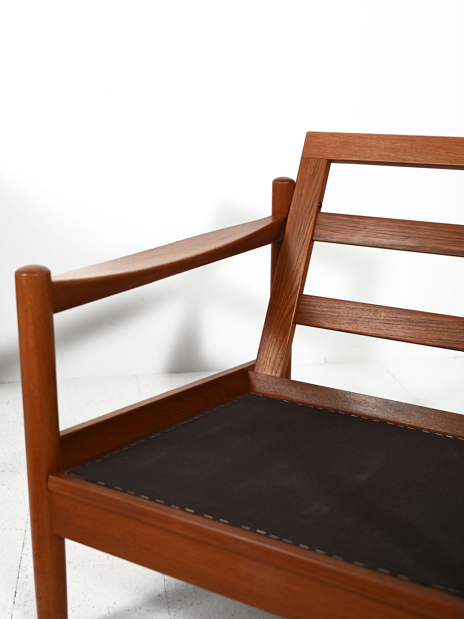 Coppia di poltrone danesi con cuscini beige anni 50 8