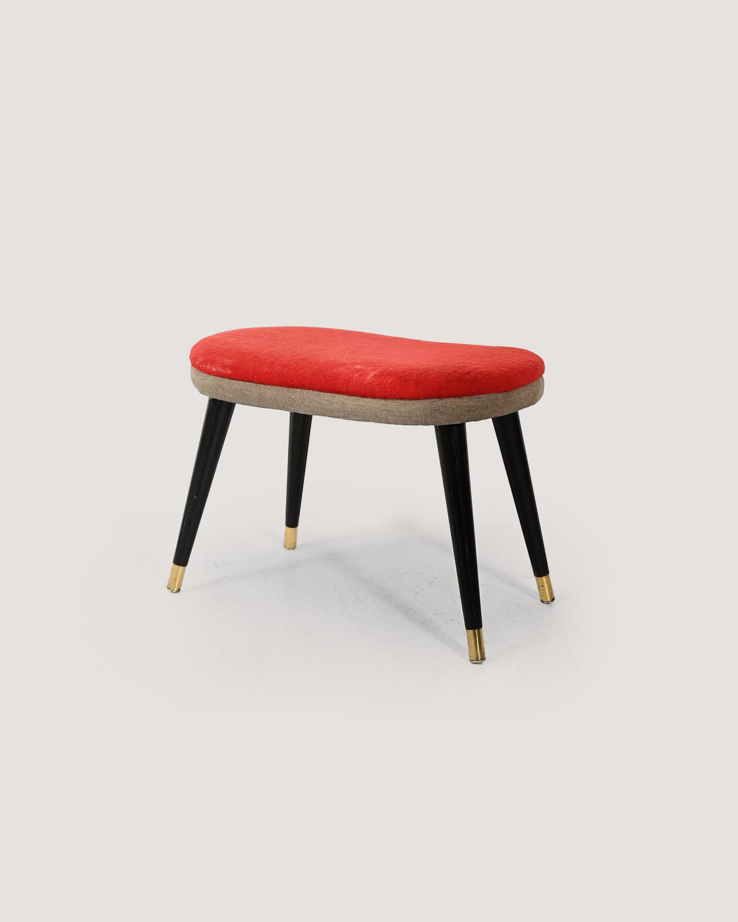 Sgabello scandinavo con velluto rosso e ottone, anni 50