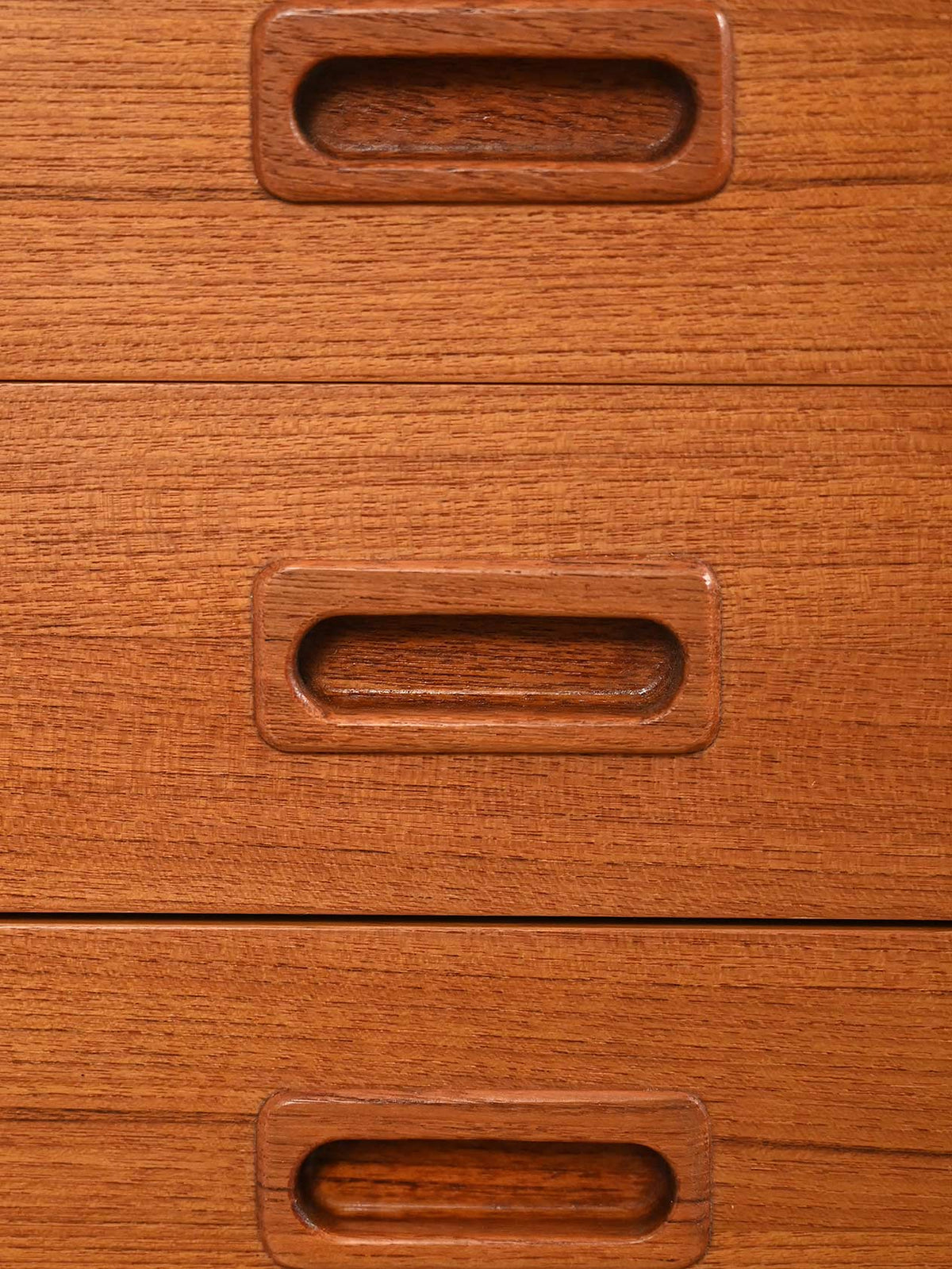Sideboard scandinavo anni 60 dalle linee eleganti 8