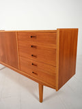 Sideboard scandinavo anni 60 dalle linee eleganti 11