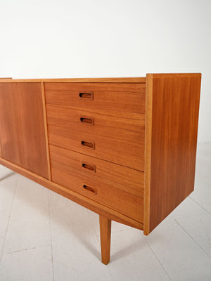 Sideboard scandinavo anni 60 dalle linee eleganti 11