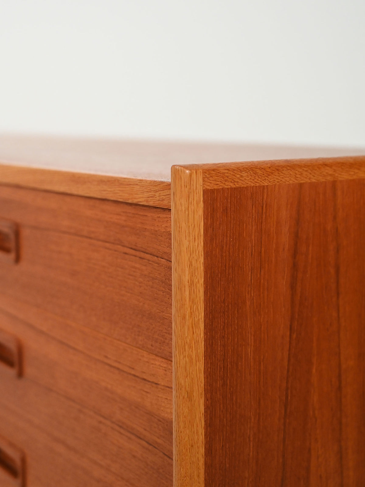 Sideboard scandinavo anni 60 dalle linee eleganti 12