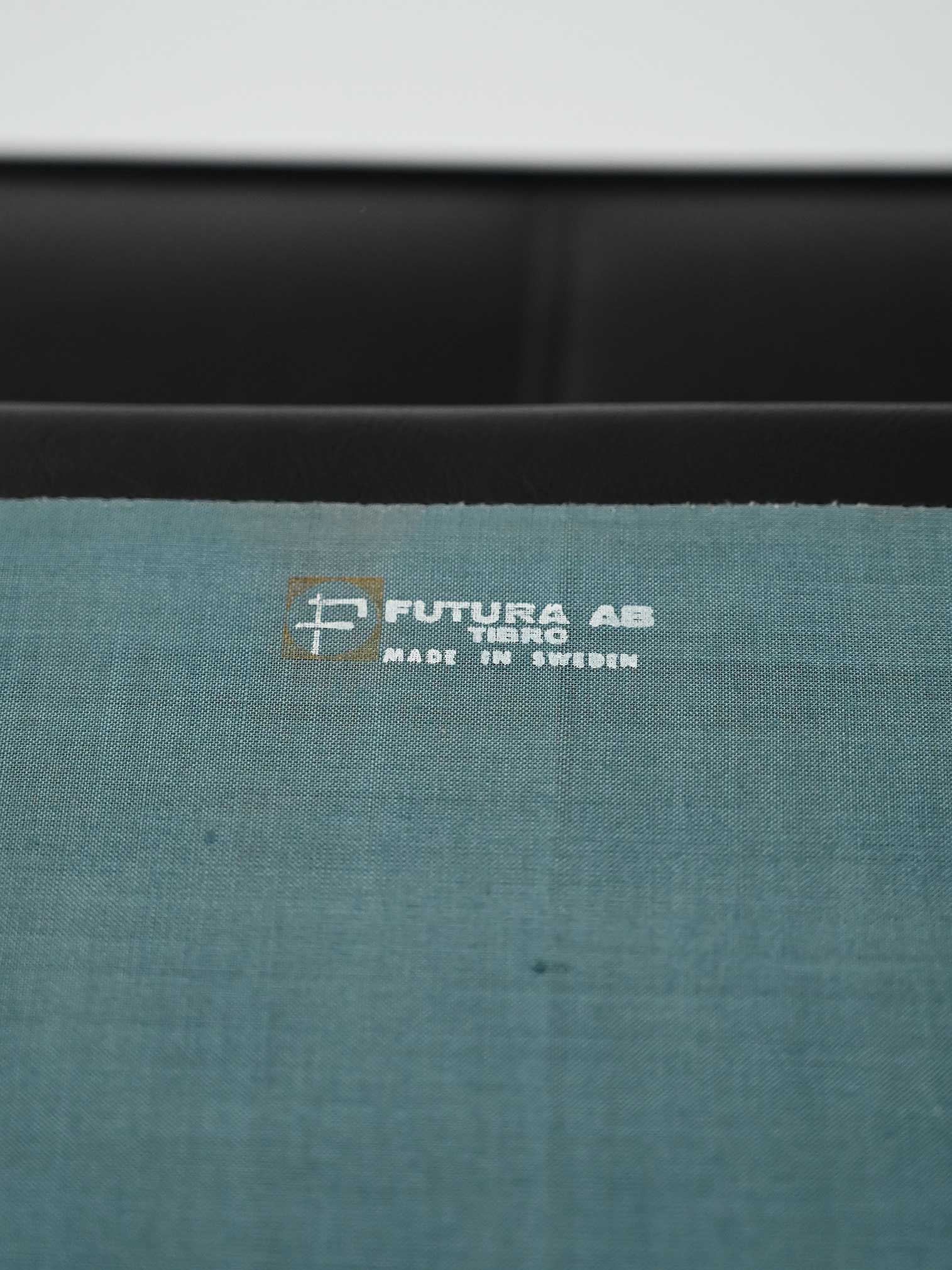 Poltrona svedese AB Futura in similpelle nera 8