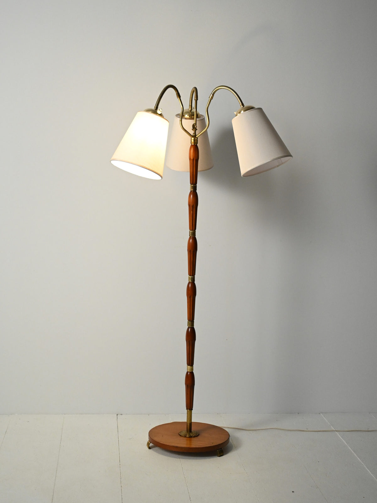 Lampada da terra scandinava a tre bracci in teak e ottone, anni 40–50 2
