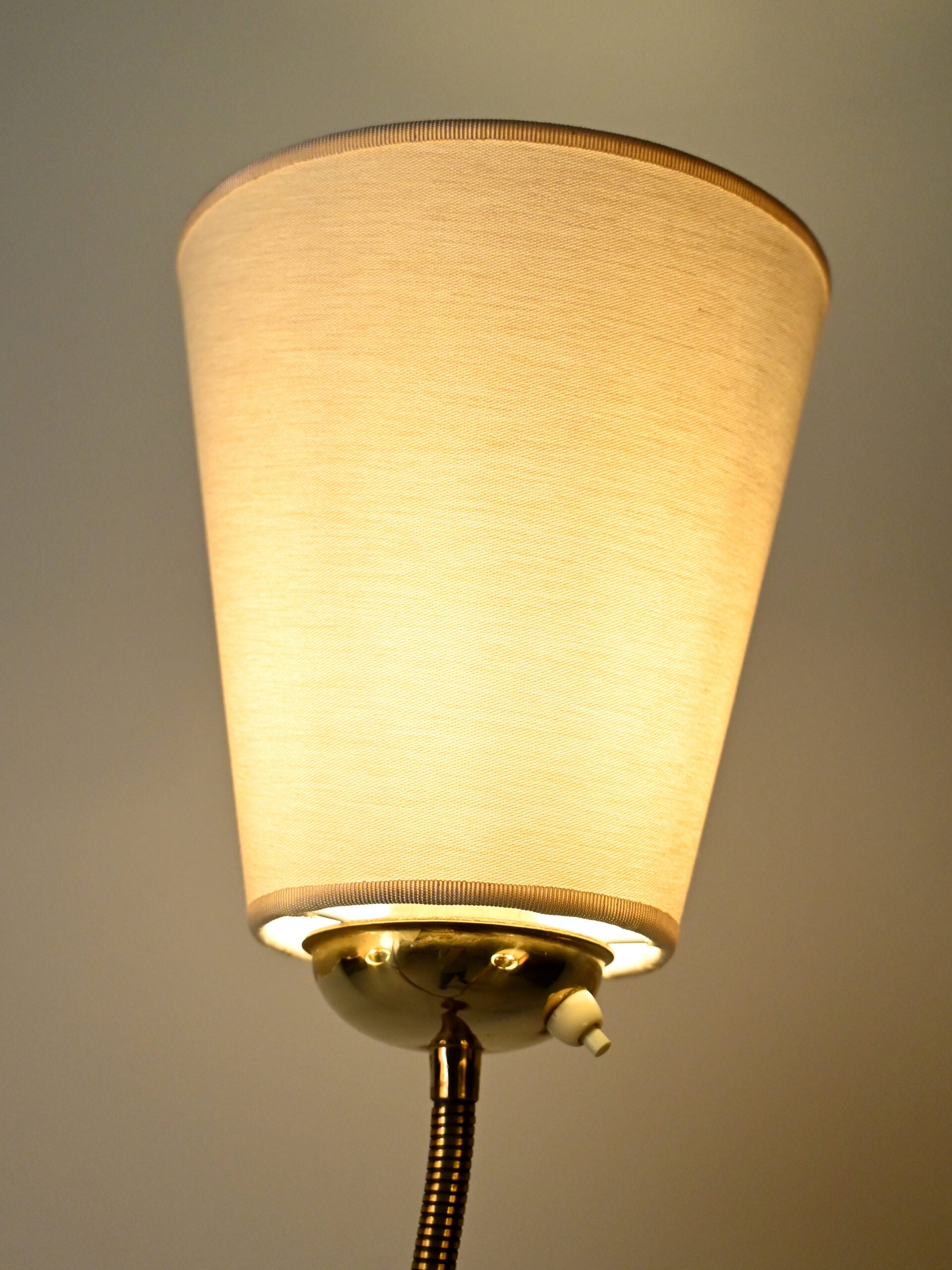 Lampada da terra scandinava a tre bracci in teak e ottone, anni 40–50 10