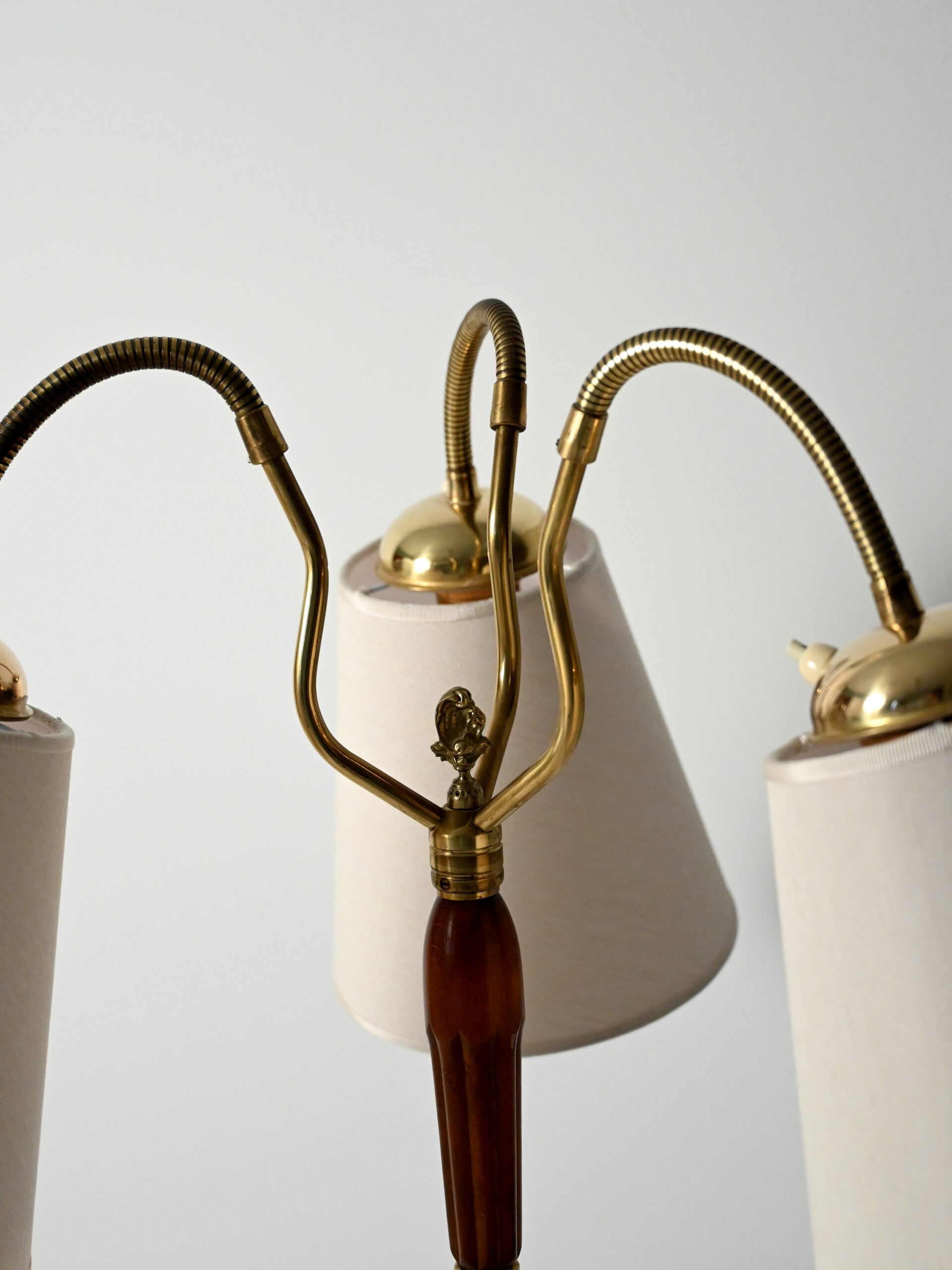 Lampada da terra scandinava a tre bracci in teak e ottone, anni 40–50 11