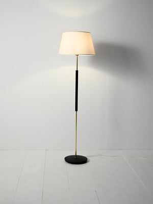 Lampada da terra scandinava in legno nero e ottone