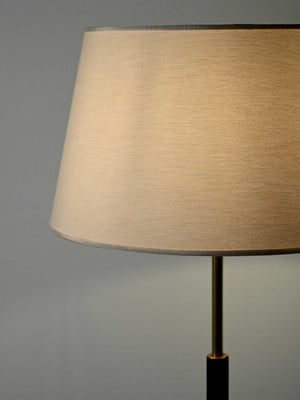 Lampada da terra scandinava in legno nero e ottone 8