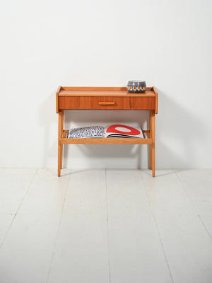 Comodino scandinavo con cassetto e portariviste