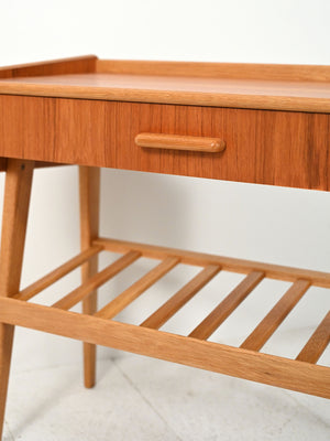 Comodino scandinavo con cassetto e portariviste 5