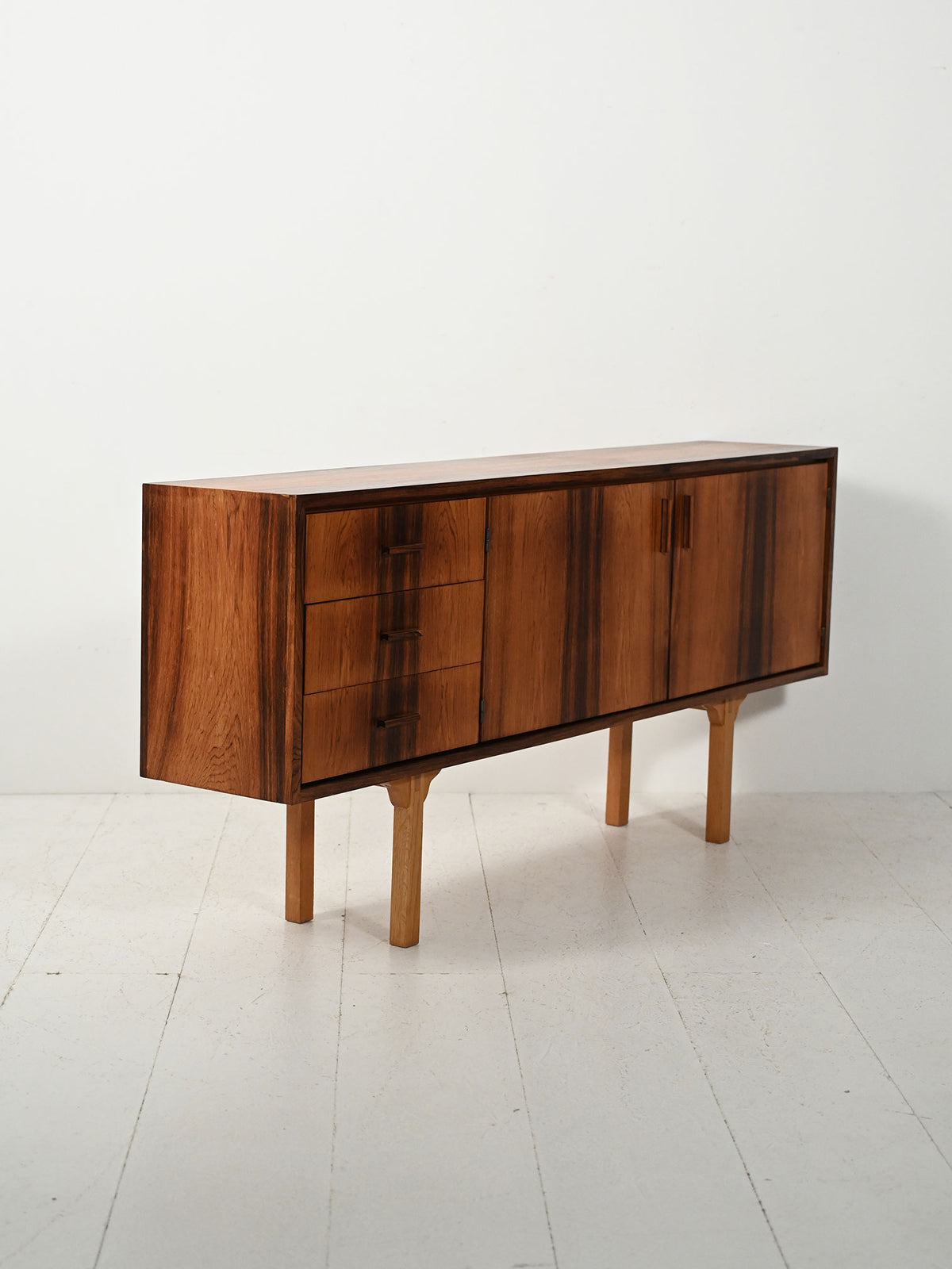 Piccolo sideboard scandinavo in palissandro 3