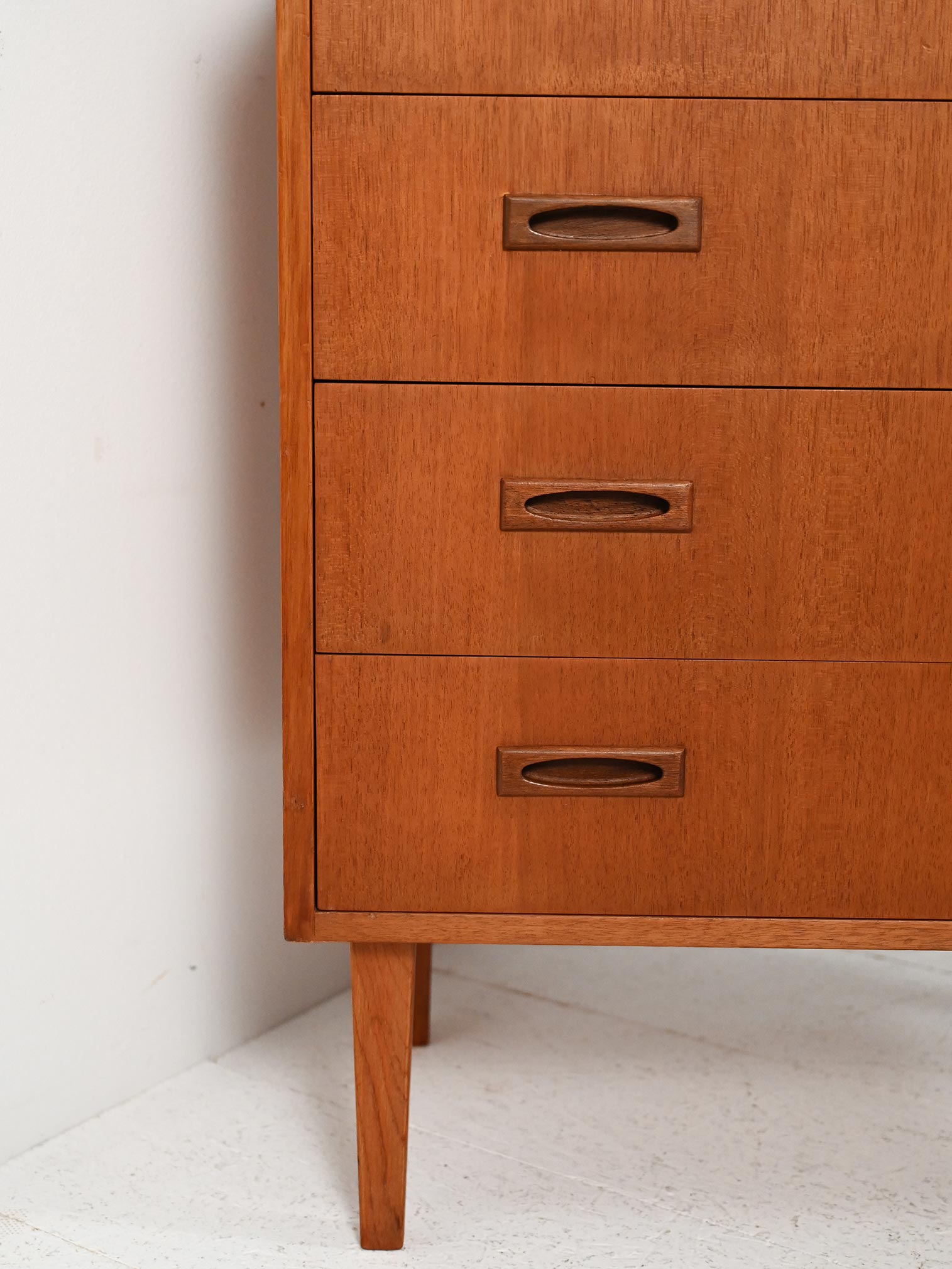 Cassettiera scandinava anni ’60 in teak 5