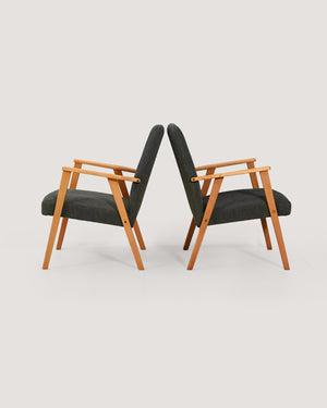 Coppia di Poltrone scandinave in faggio con tappezzeria grigia