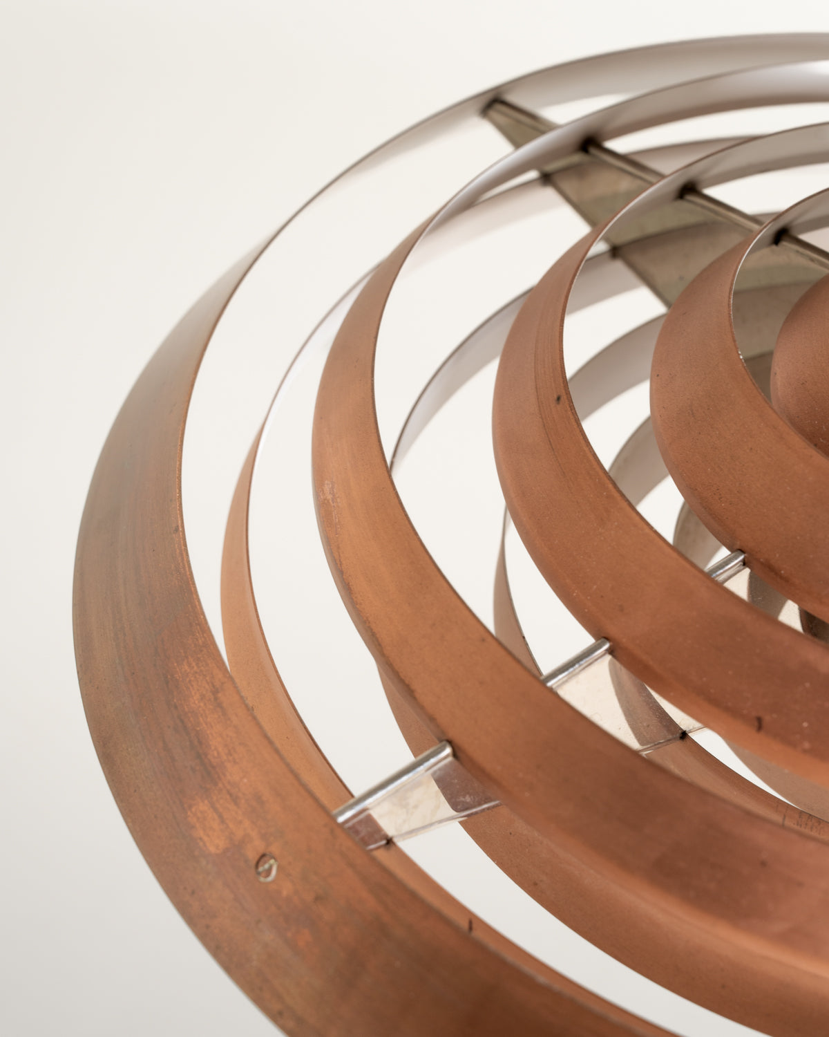 Lampada “Tallerken” di Poul Henningsen per Louis Poulsen