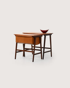 Coppia di coffee table scandinavi ad incastro con porta lana