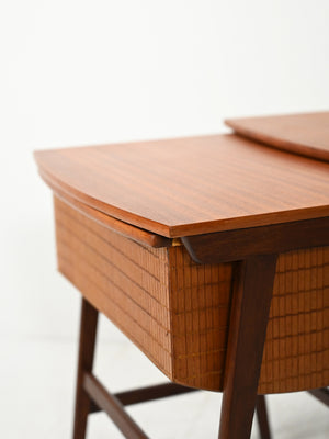 Coppia di coffee table scandinavi ad incastro con porta lana 9