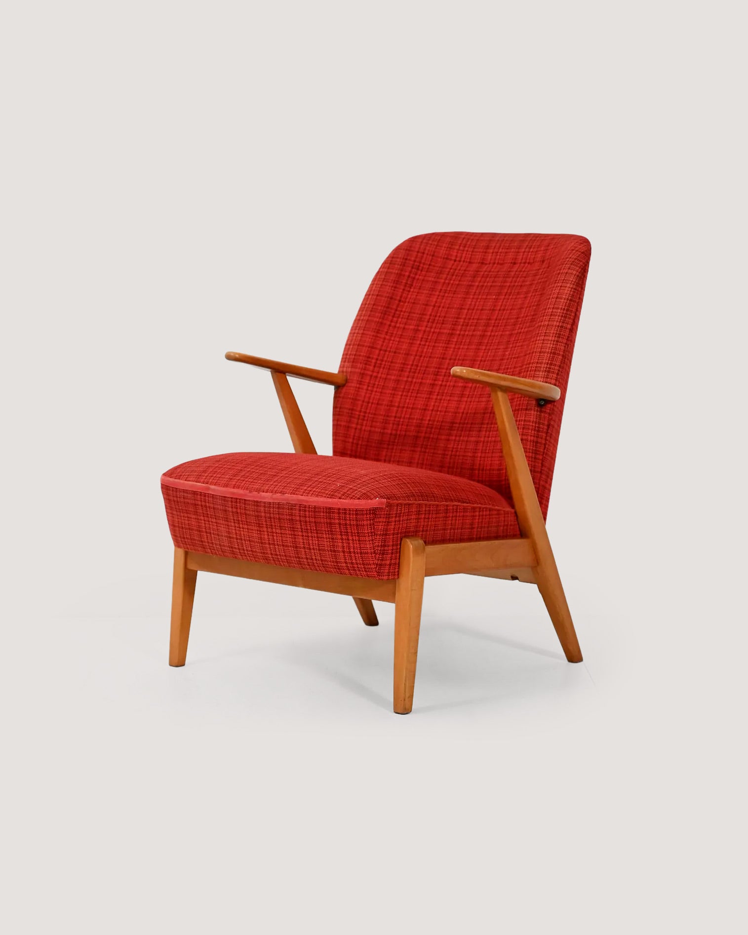 Poltrona scandinava anni 50 con rivestimento in lana rossa