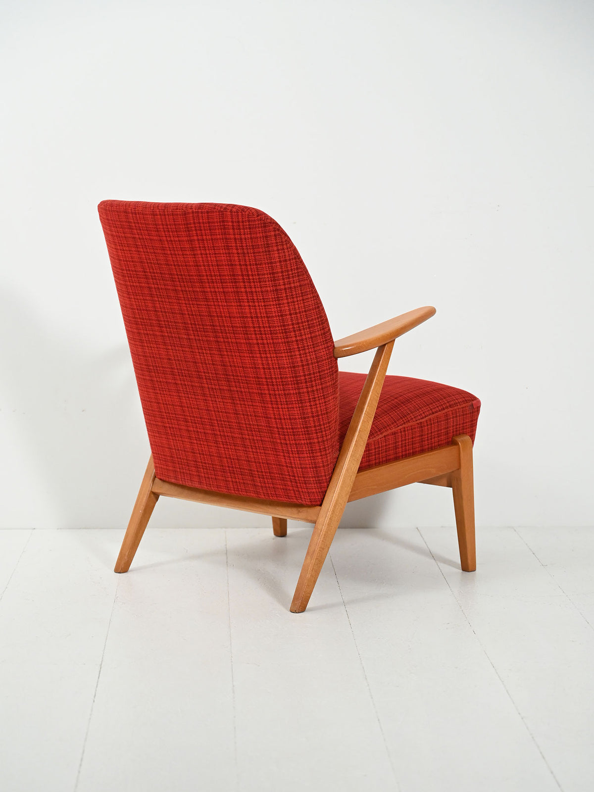 Poltrona scandinava anni 50 con rivestimento in lana rossa 2