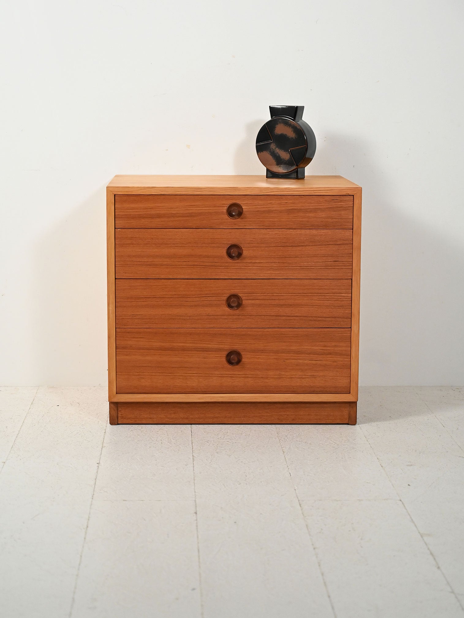 Cassettiera danese in faggio e teak di Børge Mogensen