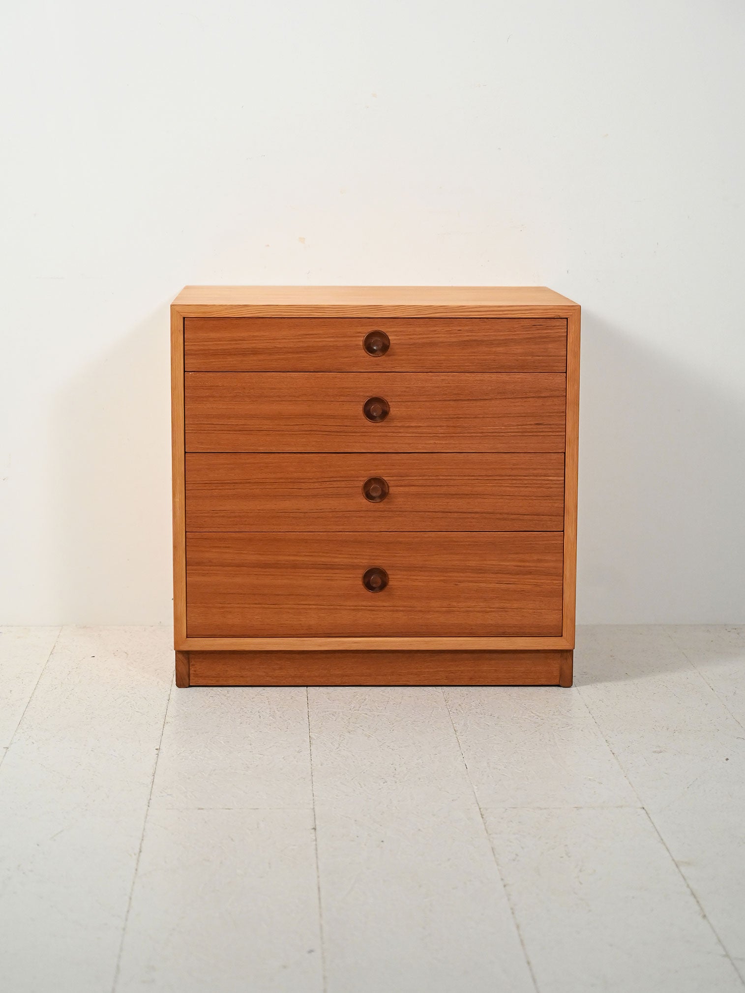 Cassettiera danese in faggio e teak di Børge Mogensen 1