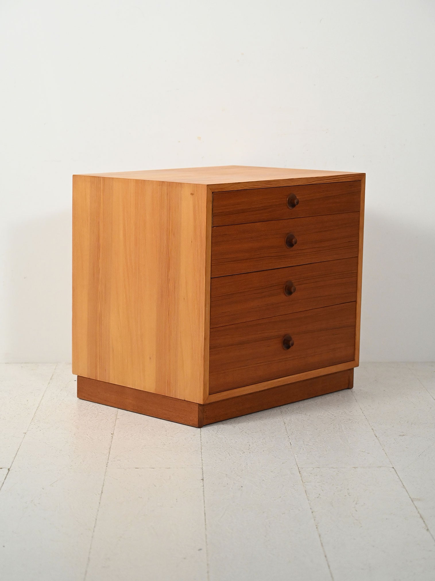 Cassettiera danese in faggio e teak di Børge Mogensen 2