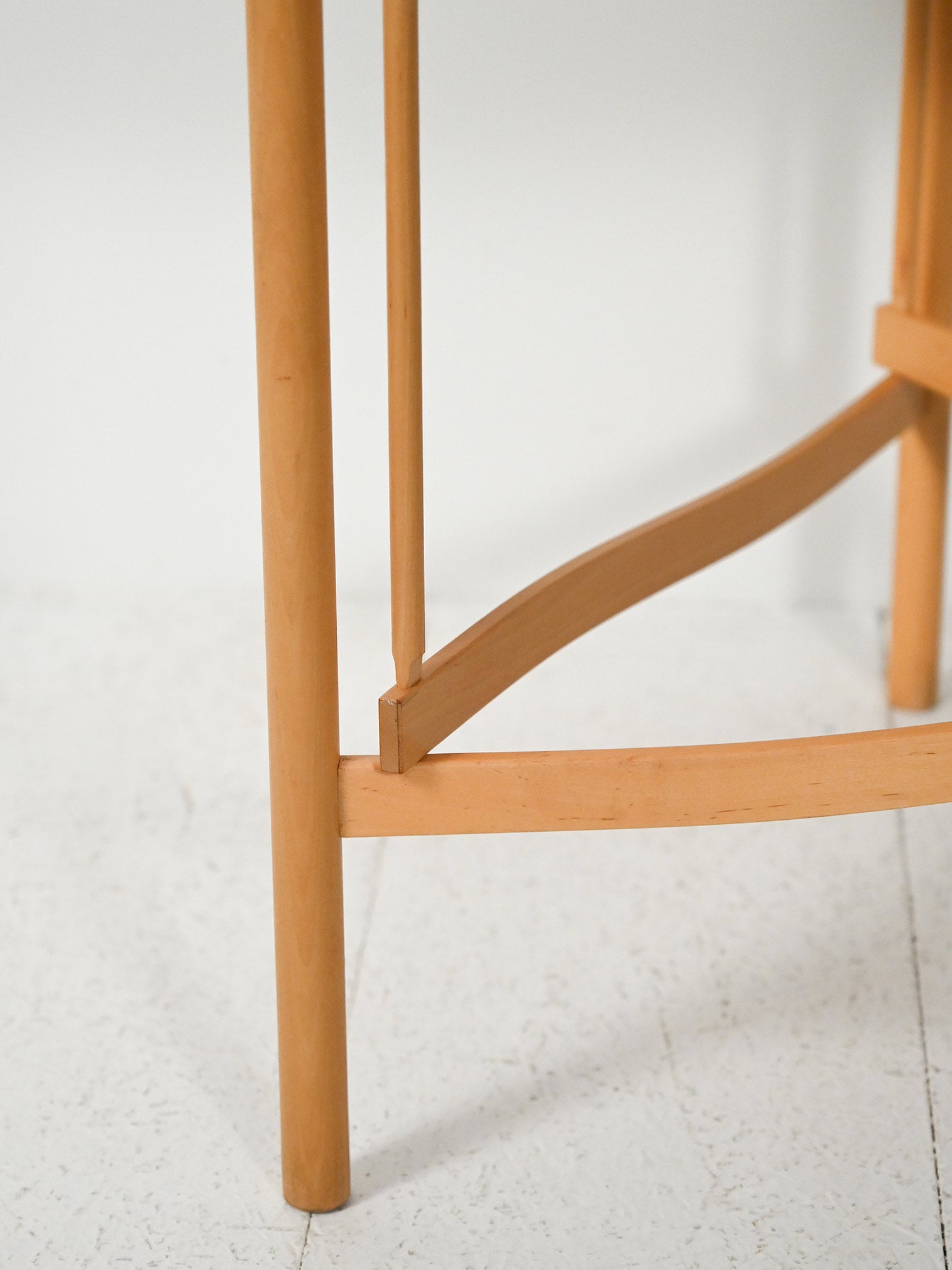Coffee table scandinavo rotondo in betulla di Karl Andersson & Söner 6