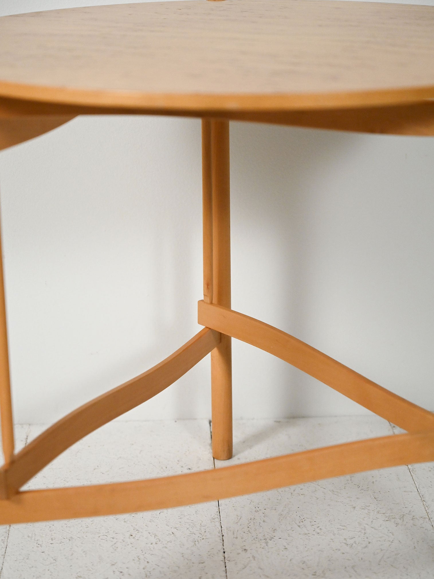 Coffee table scandinavo rotondo in betulla di Karl Andersson & Söner 7