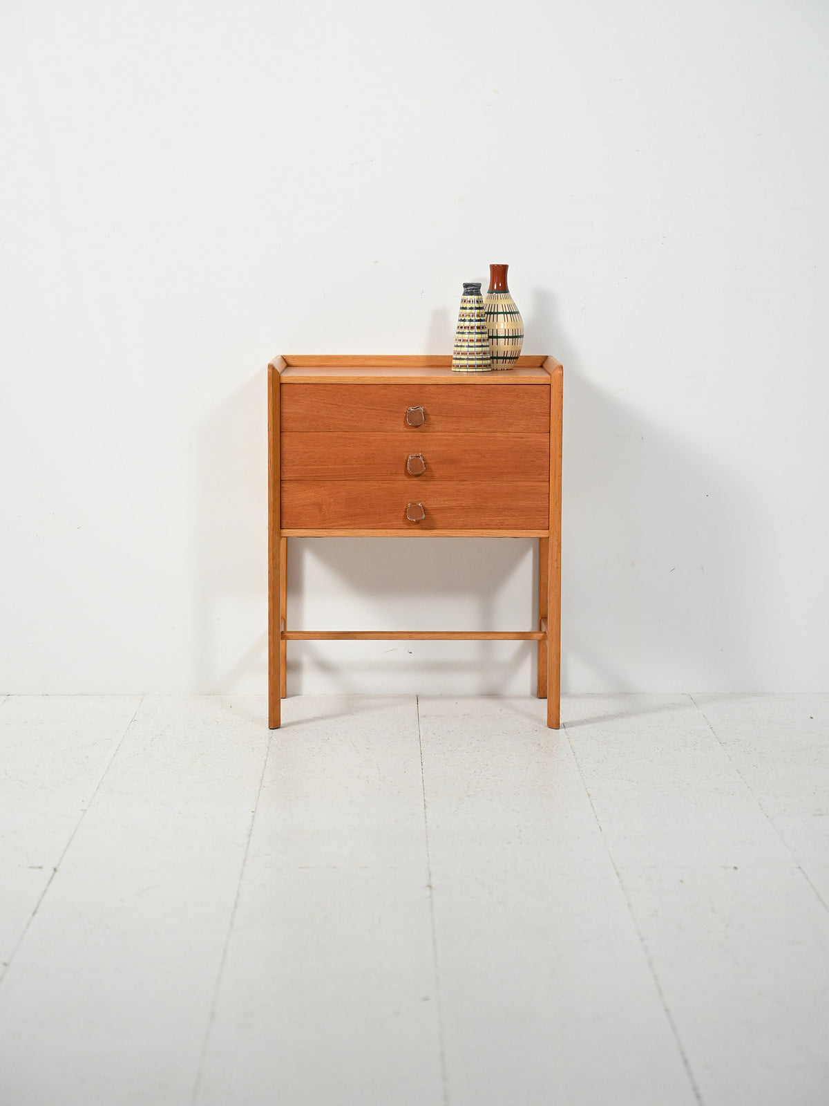 Comodino scandinavo anni Sessanta