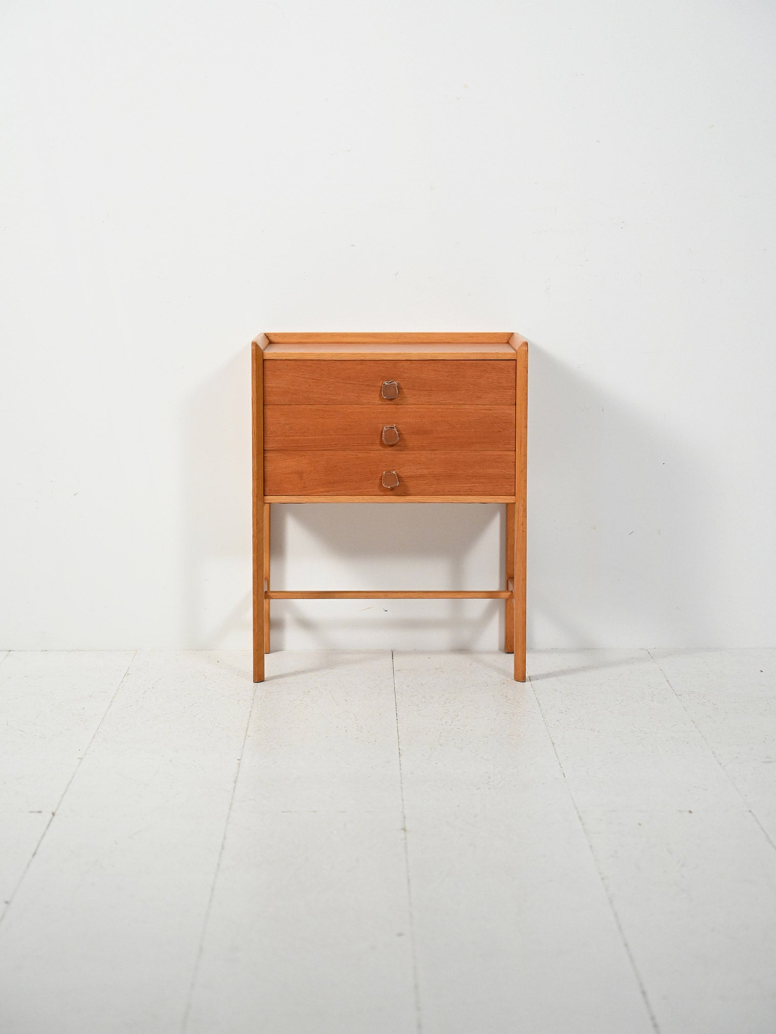 Comodino scandinavo anni Sessanta 1