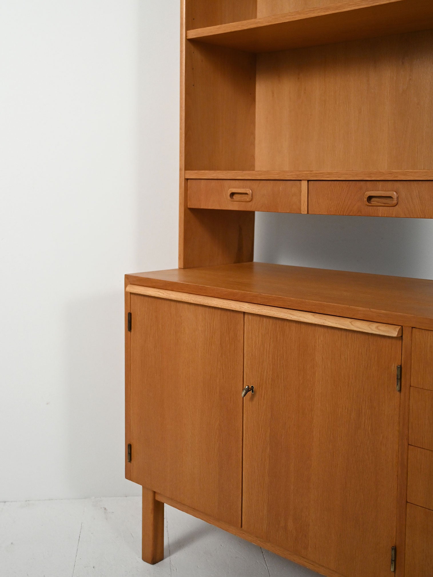 Sideboard-libreria scandinava in rovere, anni ’60