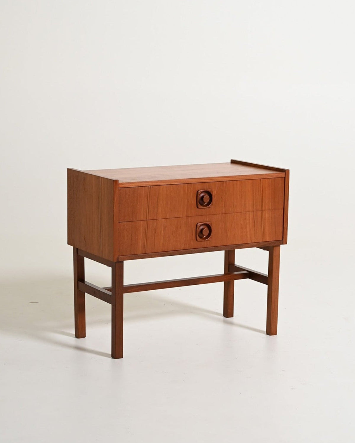 Comodino scandinavo con due cassetti, anni '60
