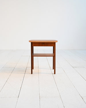 Comodino scandinavo in teak dalle linee classiche, anni ’60