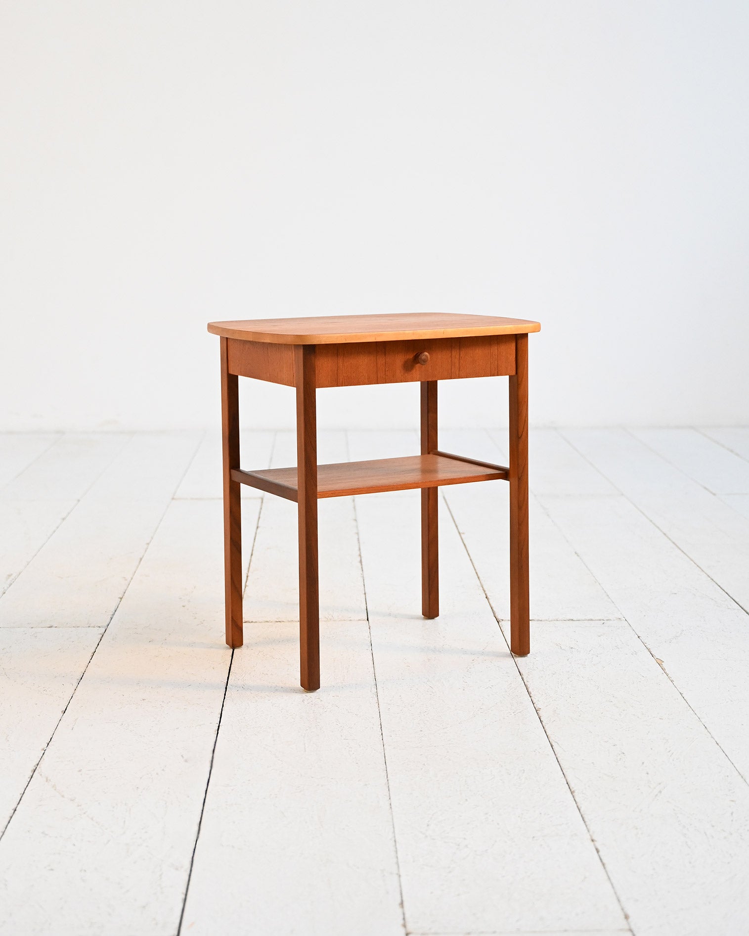 Comodino scandinavo in teak dalle linee classiche, anni ’60 2