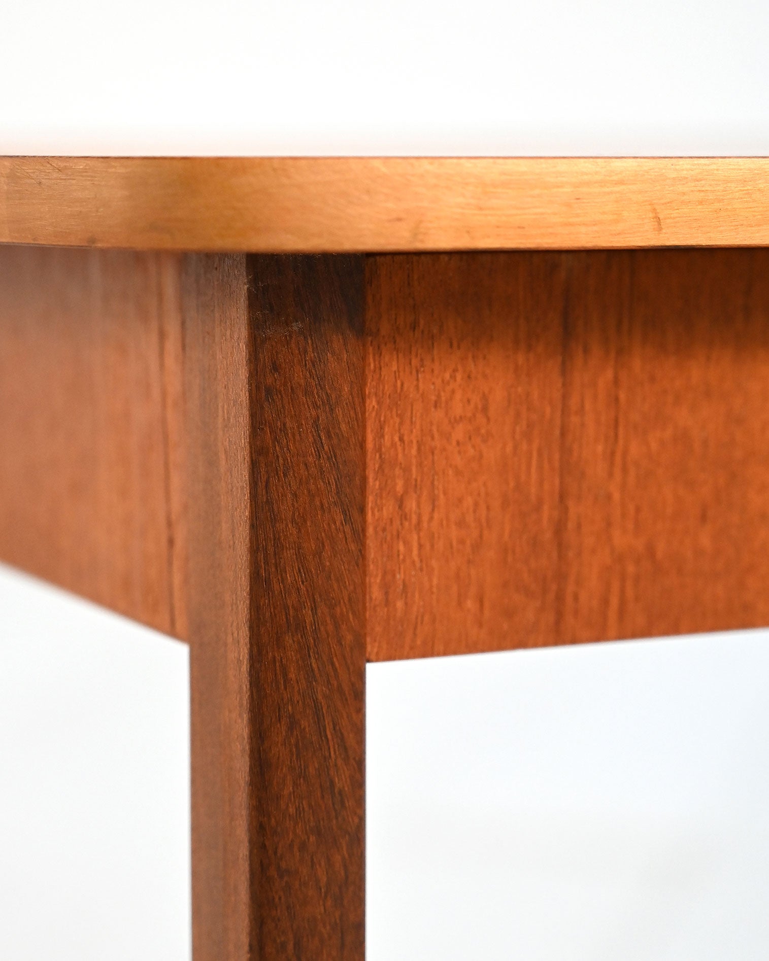 Comodino scandinavo in teak dalle linee classiche, anni ’60 6