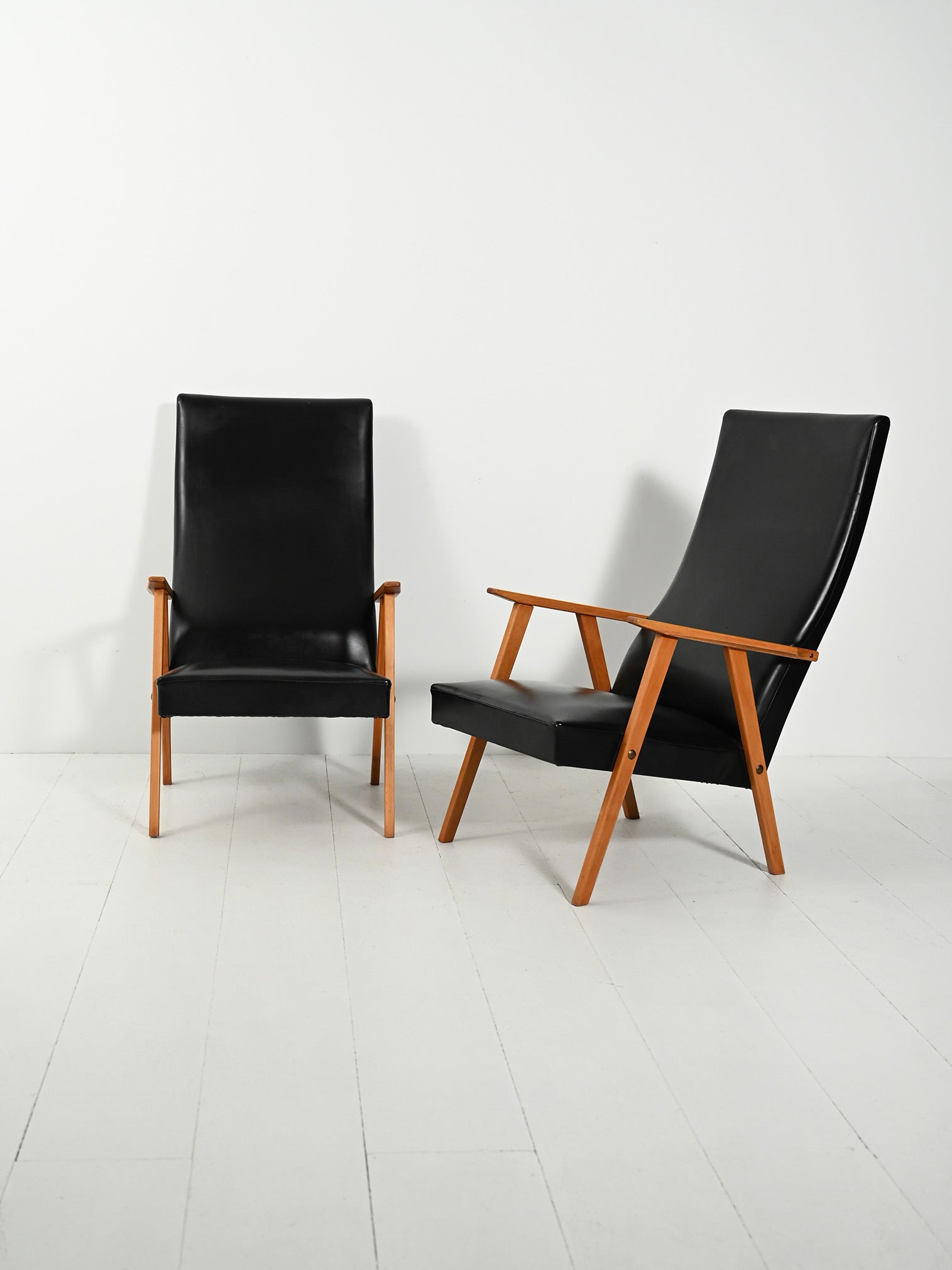 Coppia di poltrone scandinave anni 50-60 con schienale alto 1