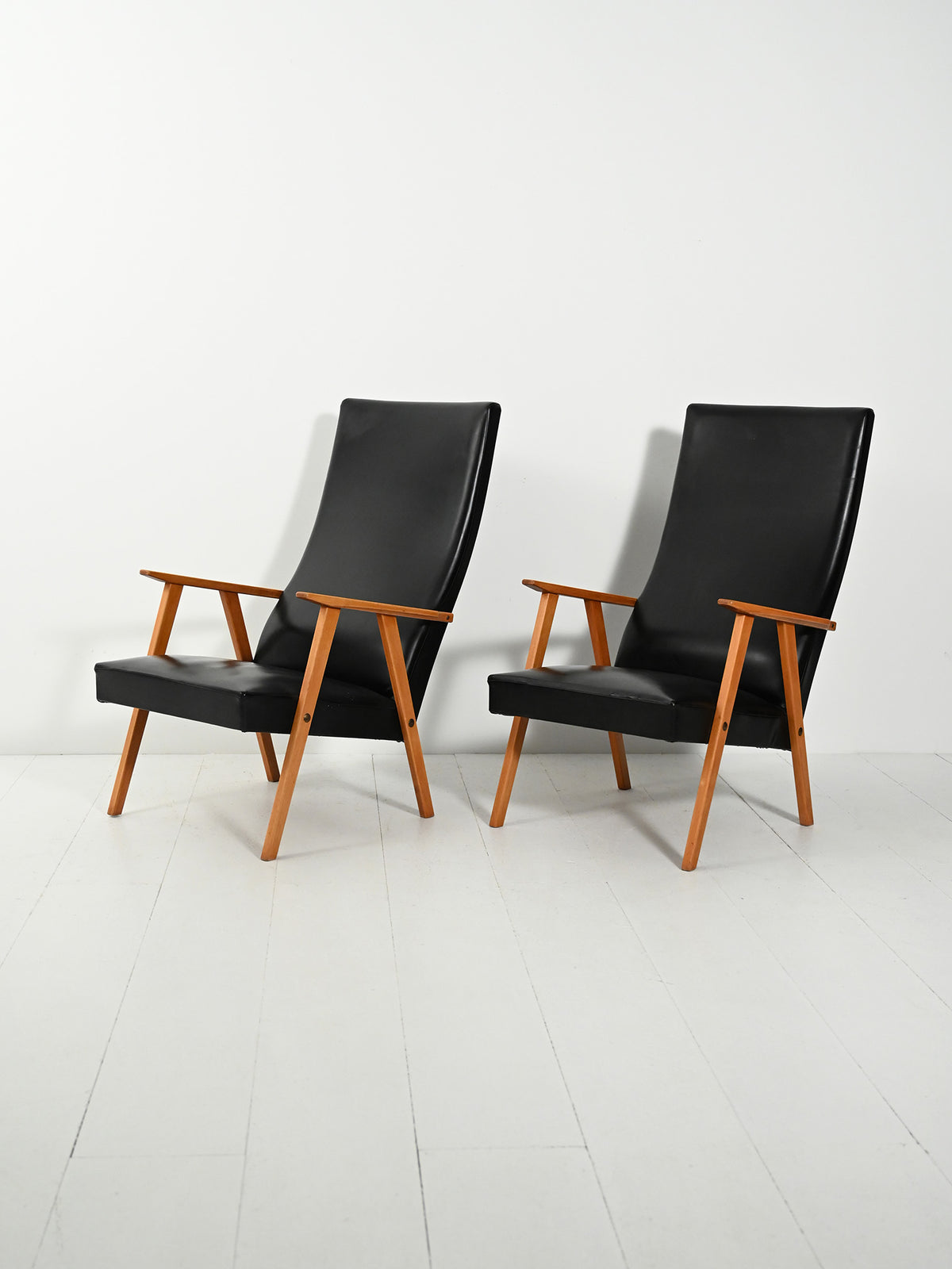 Coppia di poltrone scandinave anni 50-60 con schienale alto 2