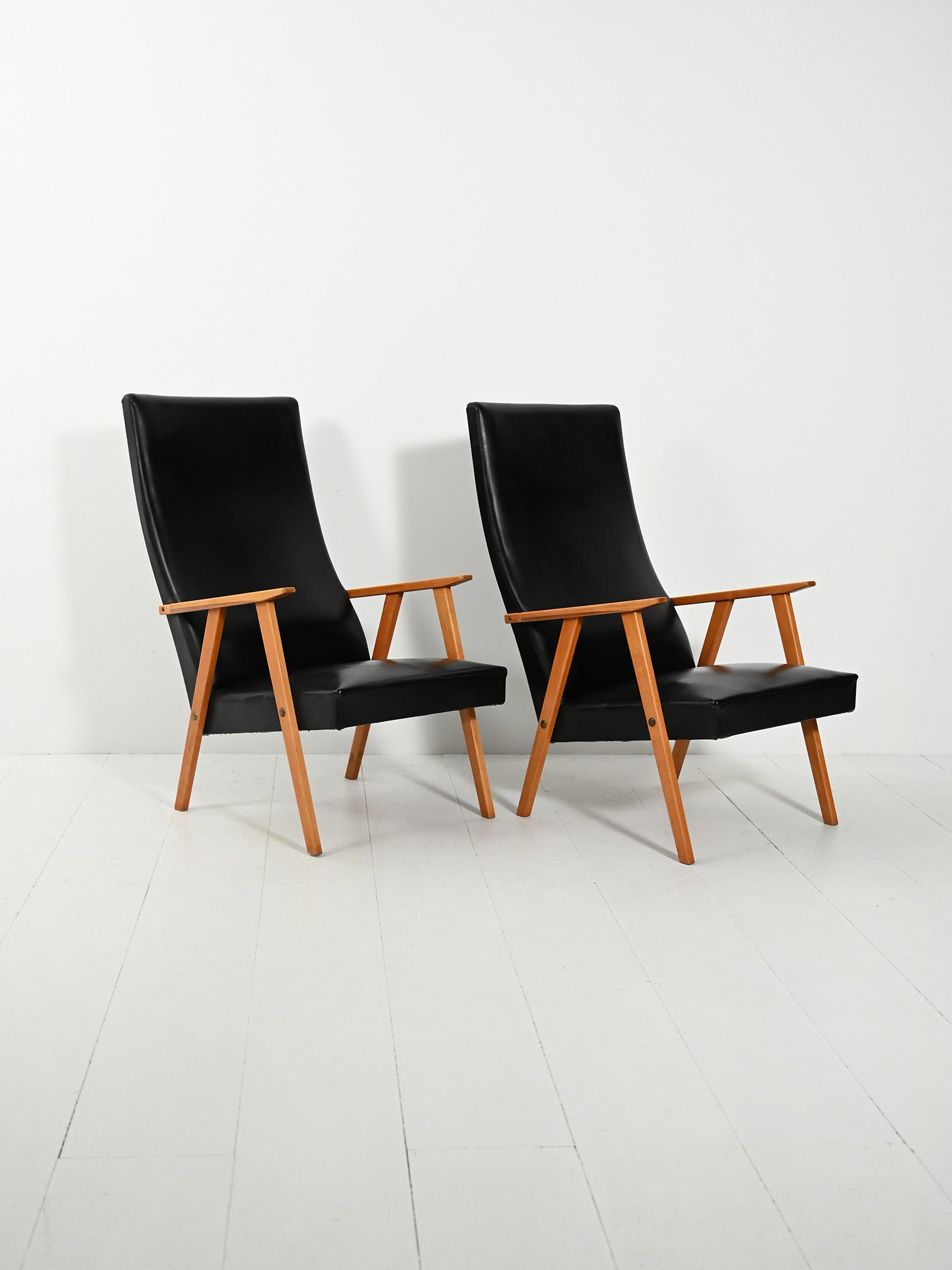 Coppia di poltrone scandinave anni 50-60 con schienale alto 3