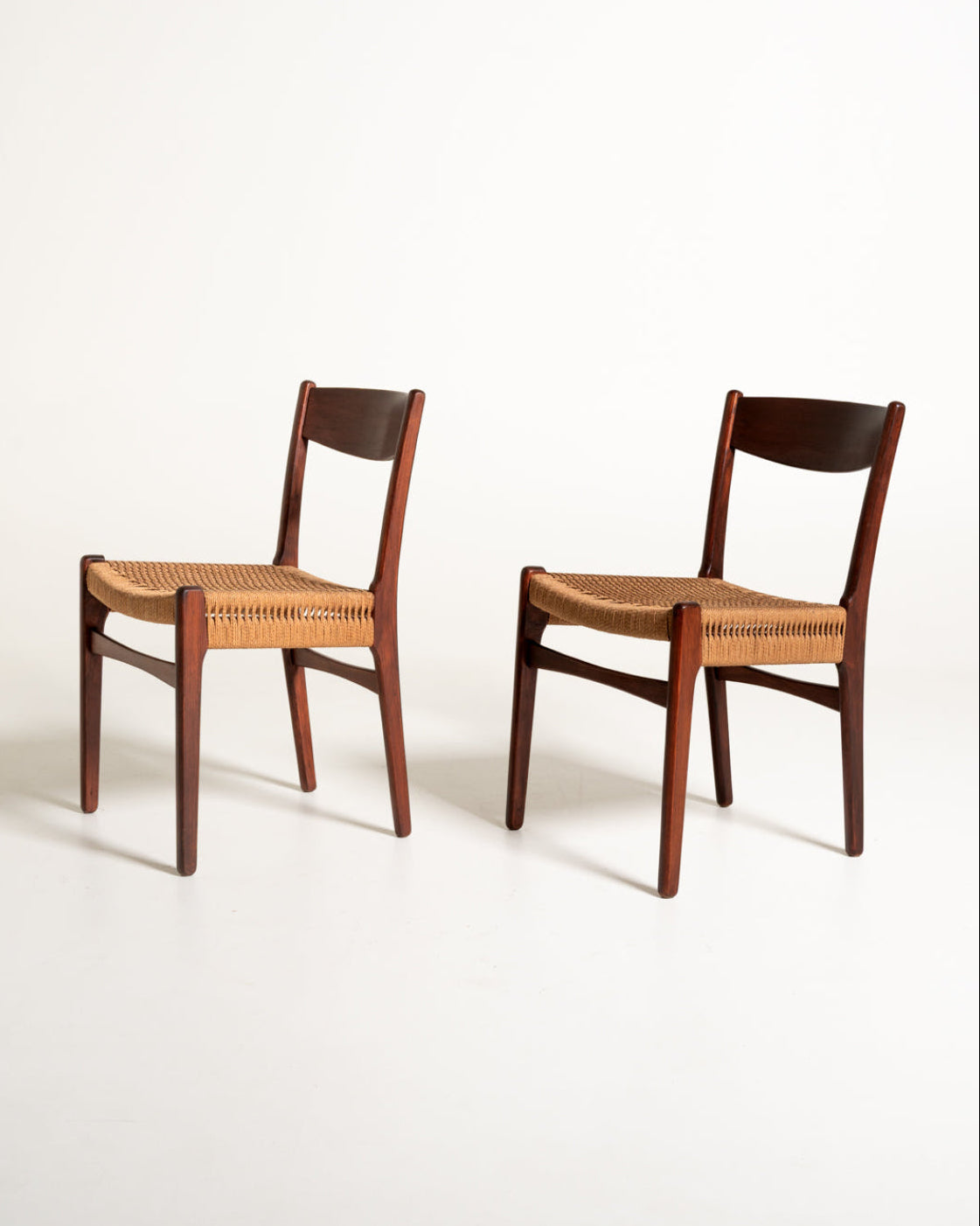 Coppia di sedie scandinave con seduta in corda, anni ’60